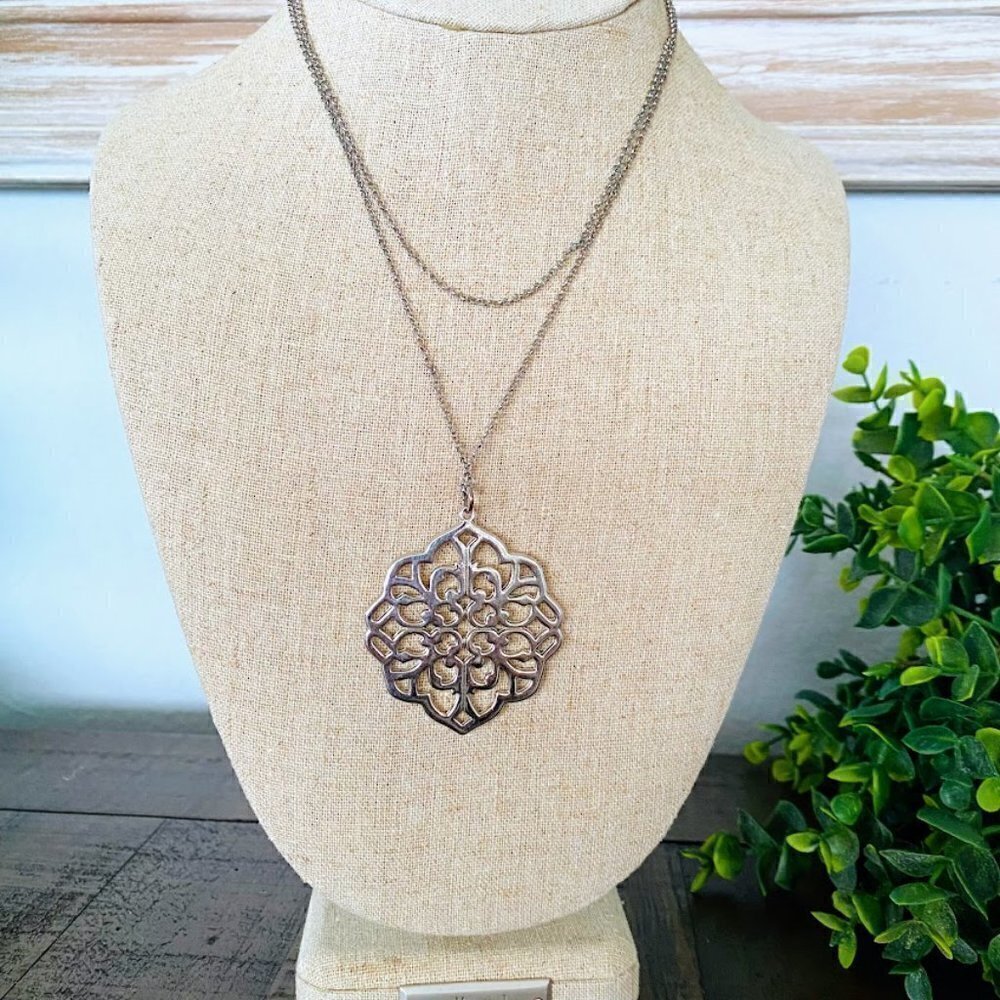 C 1946 Silver Tone Filigree Snowflake Pendant Necklace - Picture 2 of 8